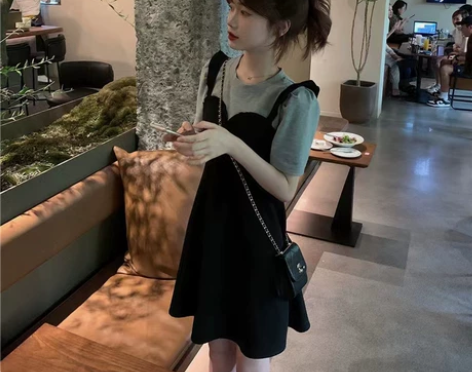 2022夏季新款赫本小黑裙女小个子法式可盐...