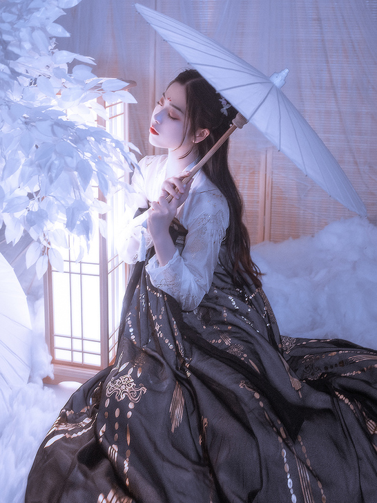 艺缕汉服 一次都没穿过全新!68r上衣+下...