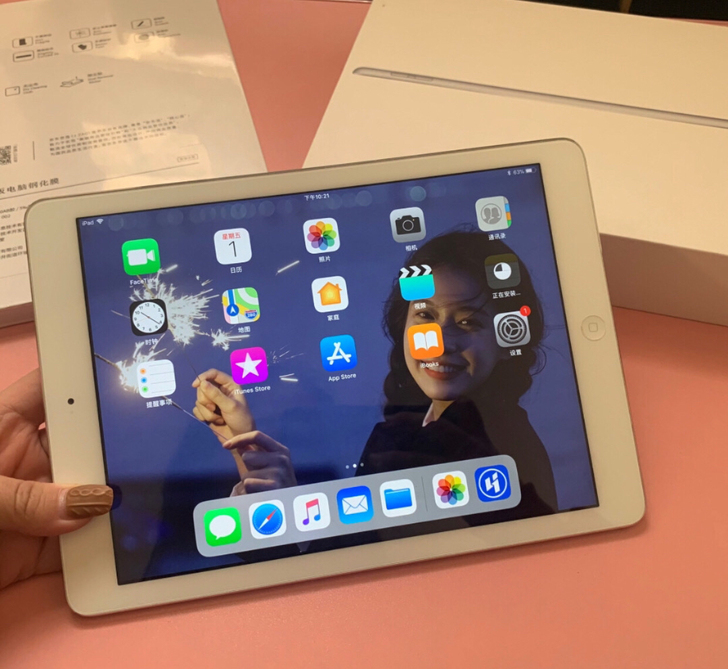 女生自用iPadmini2 7.9寸,无暗...