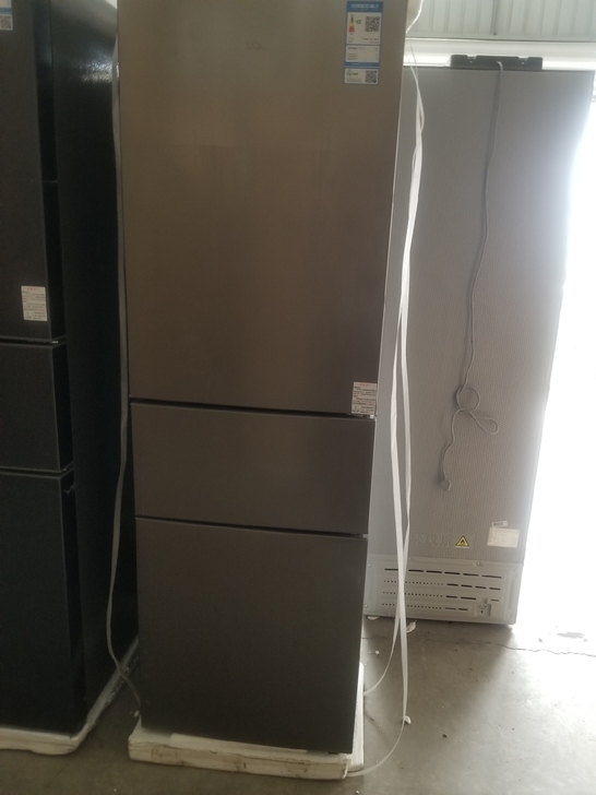 处理一批TCL 210升三门冰箱,风冷无霜...