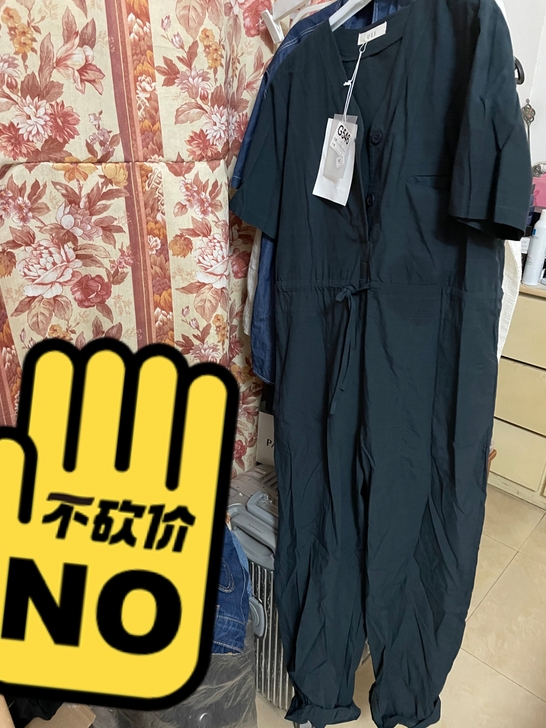 全新连体裤，实体店购入，仅试穿，没有洗过，...