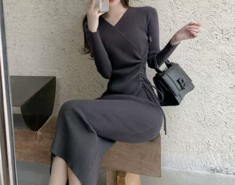 针织连衣裙女2022秋冬新款气质V领交叉