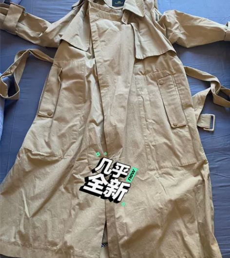 全新风衣 实体店购买 感兴趣的话点“我...