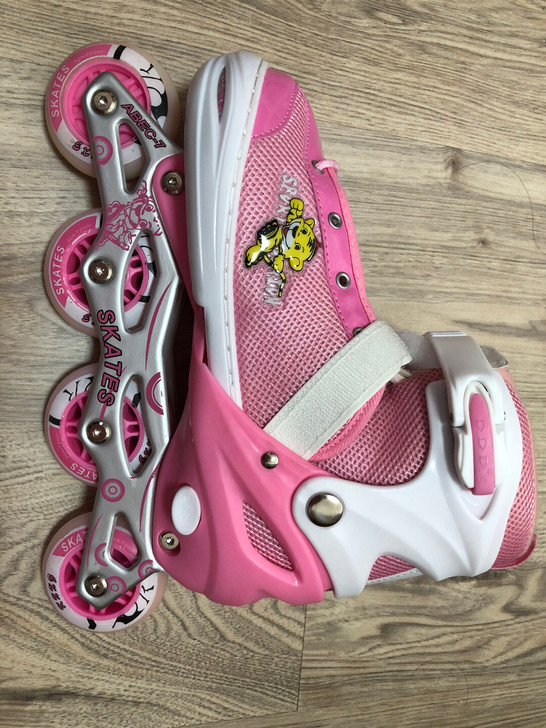全新轮滑鞋38-41码一双,自提或邮费自理