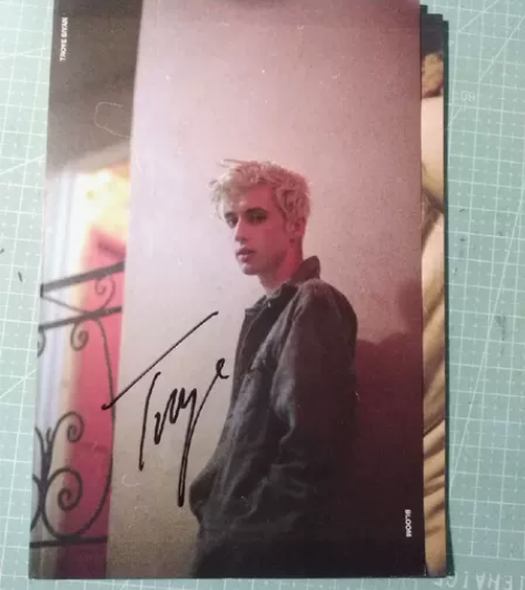 Troye Sivan  盒子签名 blo...