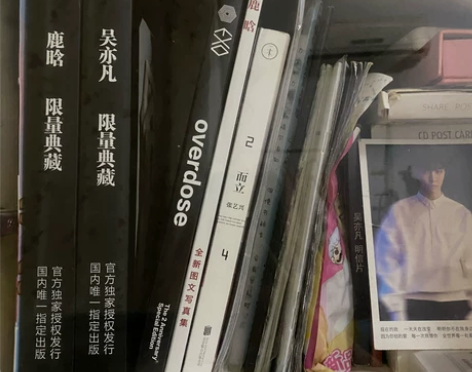出exo早期12人合体专辑海报等周边，可以...