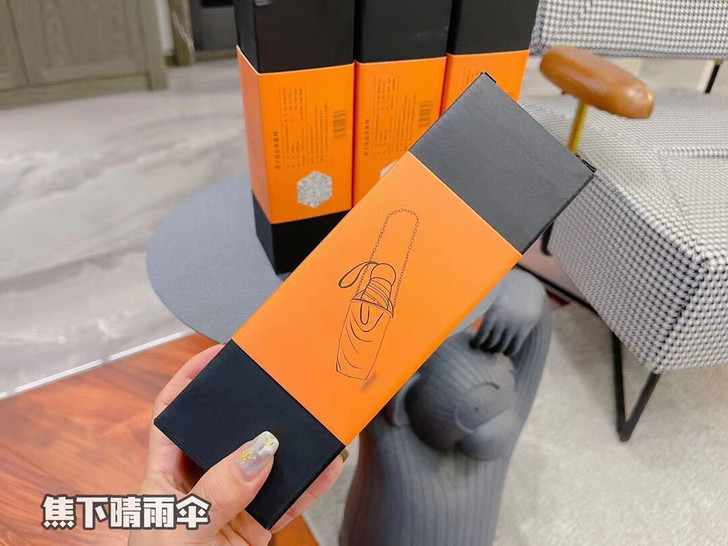一把口袋也能放下的伞。将阻隔紫外线的L.R...