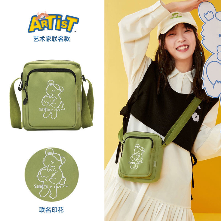 森马包包女斜挎2021新款插画师联名简约印...