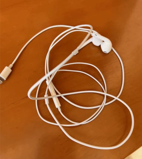 买来唱歌的[捂脸哭]结果唱了一次太难听了再...
