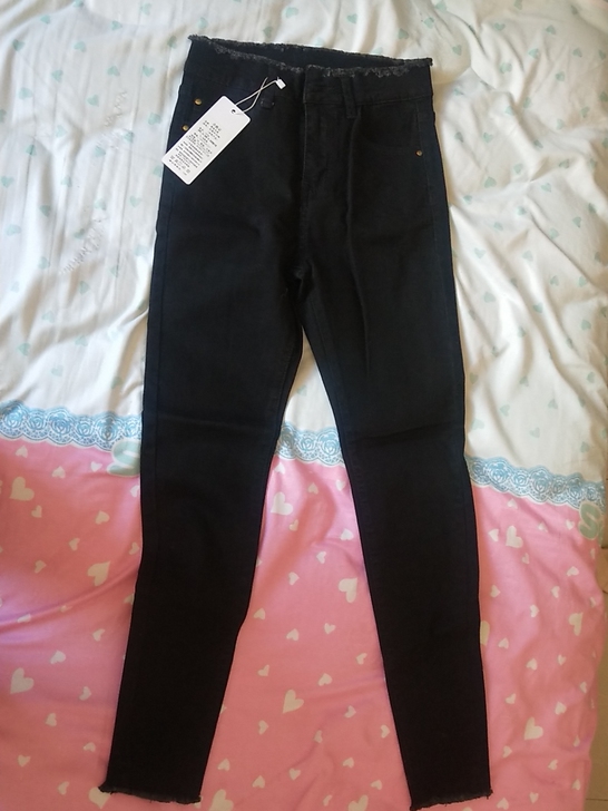 牛仔小脚裤,九分裤,全新未拆,吊牌在,买小...