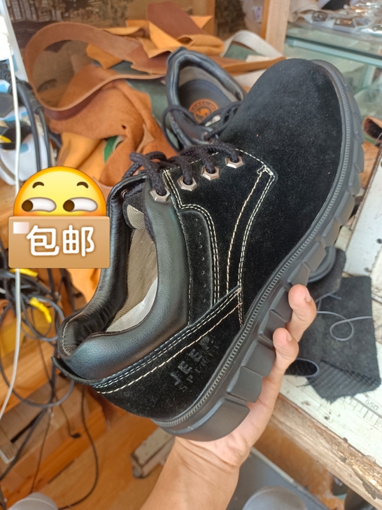 想买给哥哥一双 去工地上班的耐穿鞋, 可他...