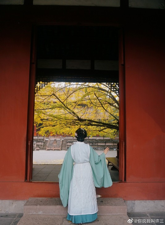 正绢汉服