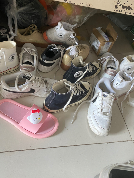 学生清衣柜清鞋,保真,可小刀,八成新穿了没...