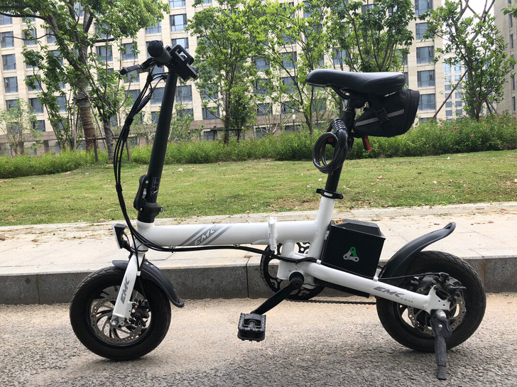 出依米克锂电池折叠自行车，冲满电续航里程达...