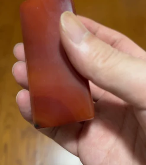 红玛瑙，镇纸，底部有天然水草纹 尺寸：8×...
