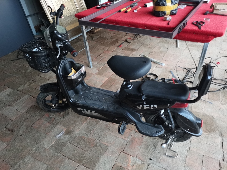 今年过年时候买的电动车,48V20A,超威...