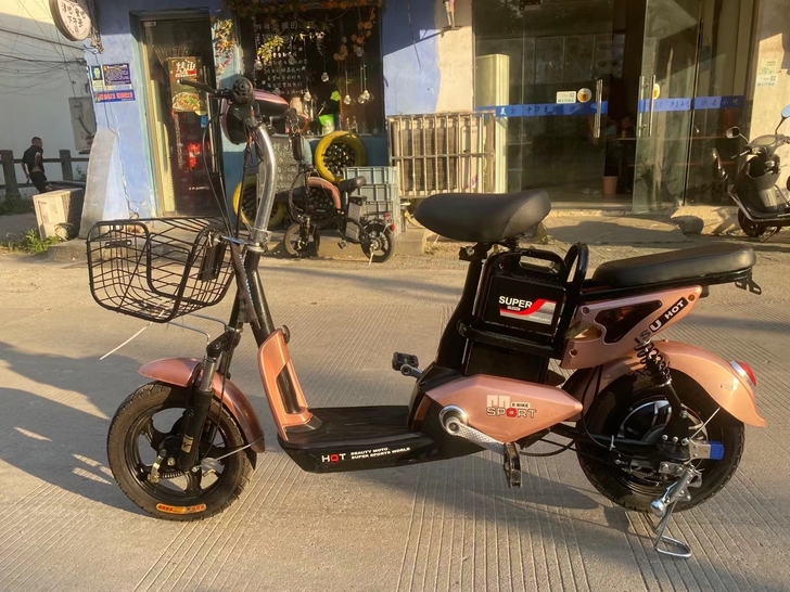 雅迪电动车,橙色95新,两套原装钥匙,前后...