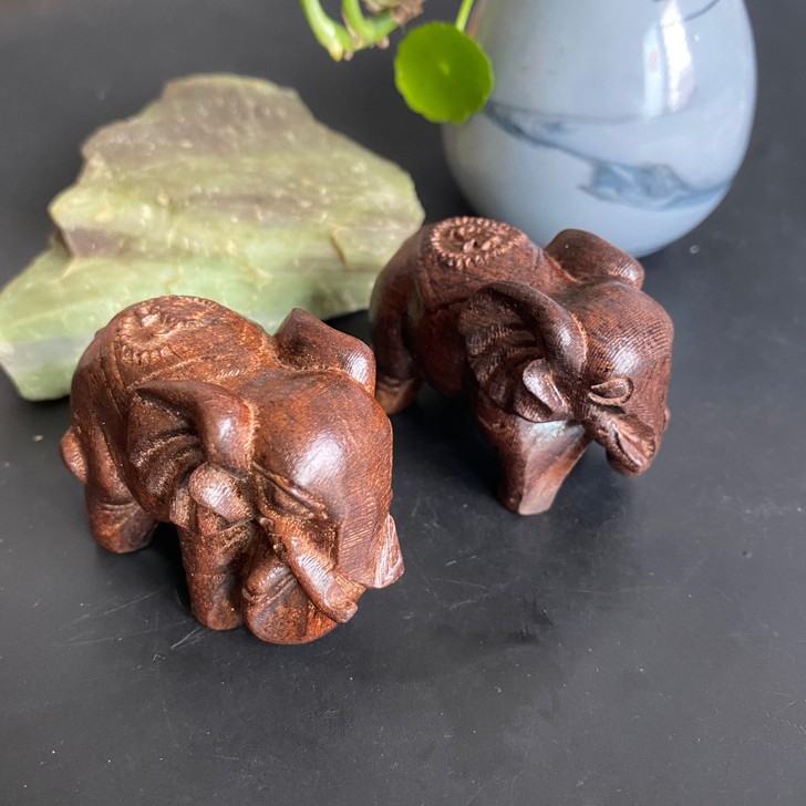 沉香木桌面小摆件 木雕小象 一对出