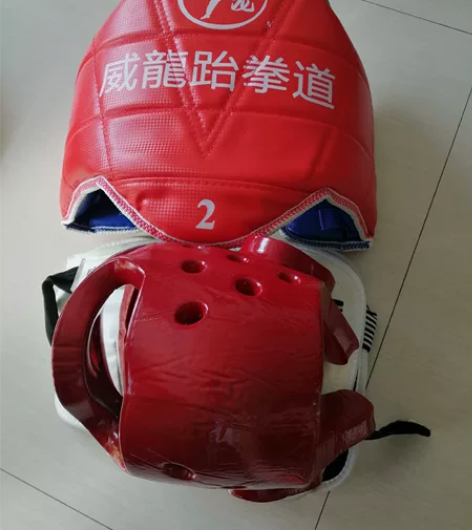 儿童跆拳道护具加厚实战套,八成新 感兴趣的...