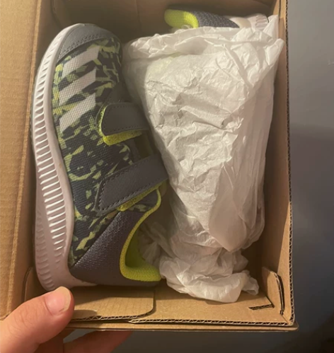 #Adidas/阿迪达斯 总喜欢给孩子囤鞋...