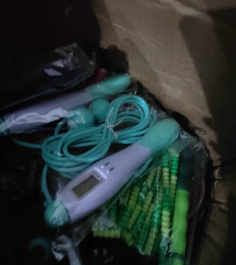 跳绳12块钱一个,款式多,颜色多要的私聊,...