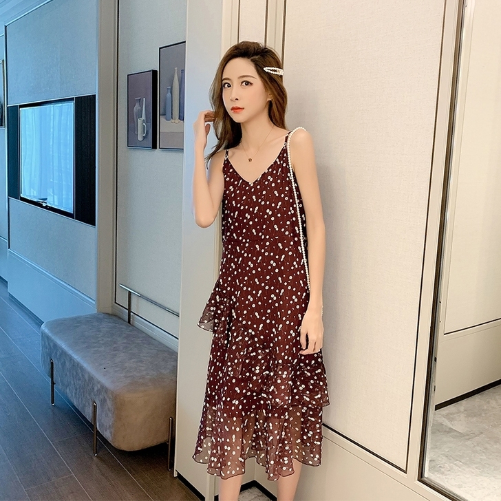 碎花吊带裙,