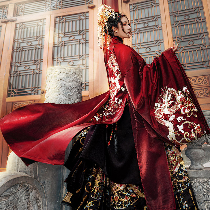 如梦霓裳 龙傲天汉服绣花披风