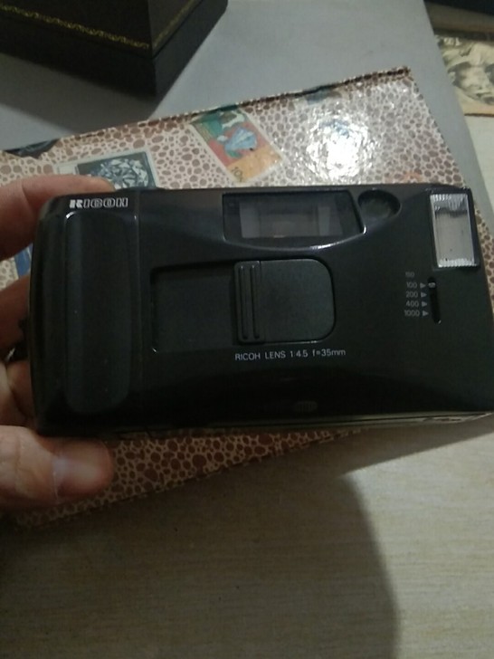闲置俗称傻瓜相机 有点年头了，样貌如初，依...