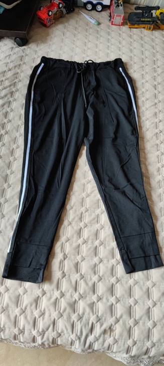 运动裤，面料很舒服很柔软