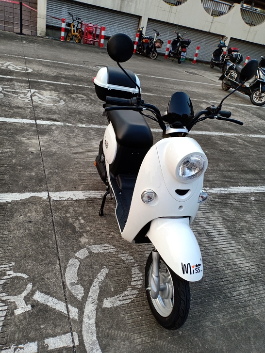 转让 一辆爱玛电动车 1950九九成新二手...