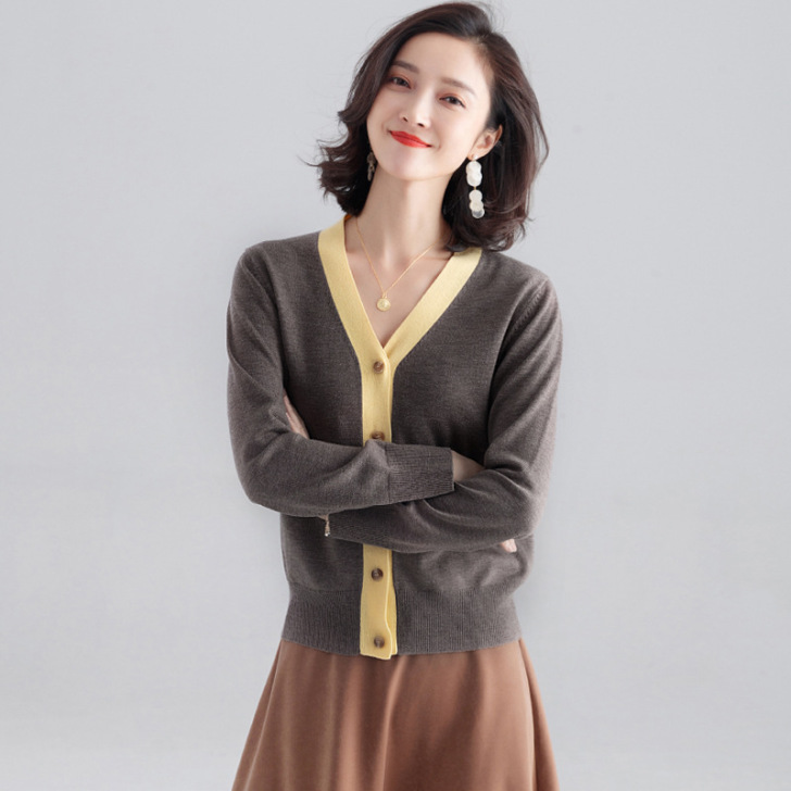 【1.8直播】短款针织开衫女拼接撞色很仙的...