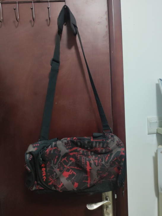 旅行出游包，收纳方便，可装洗漱用品，衣服。...