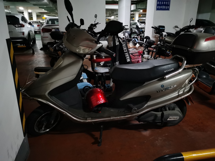 五羊电动车,不带电池800,带新电池110...