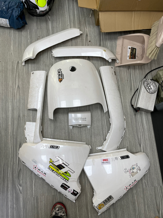 九号e系列通用原厂壳 左边边壳卡扣碎了 别...