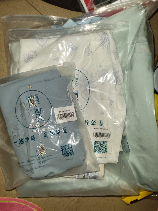 池夏汉服 朋友送的全新未拆 吊牌什么都在 ...