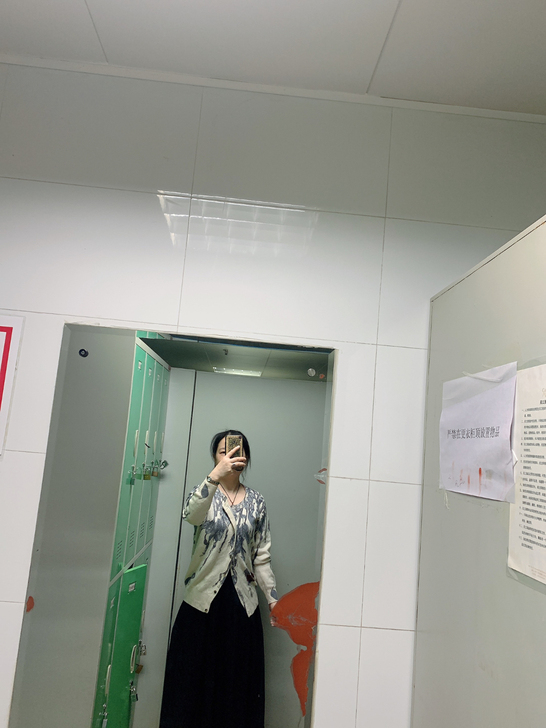 秋冬季新款圆领羊绒衫女开衫宽松短款小外搭印...