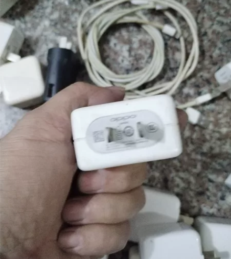 各个品牌原装充电头，10元一个五个包邮 感...