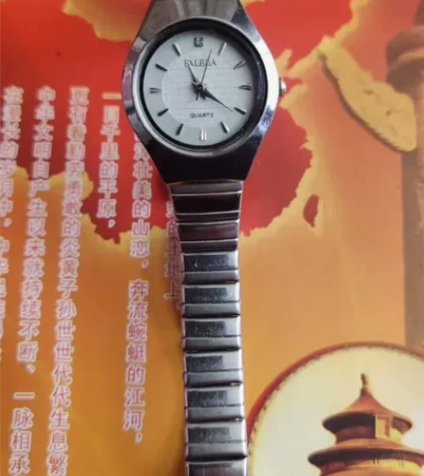 西铁城石英女表,品相如图,走时精准,二手商...