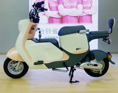 台铃V6  V1中置箱颜色齐全 感兴趣的话...
