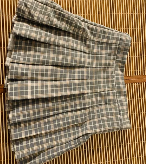 腰围66，臀围84cm A字格子百褶裙，学...