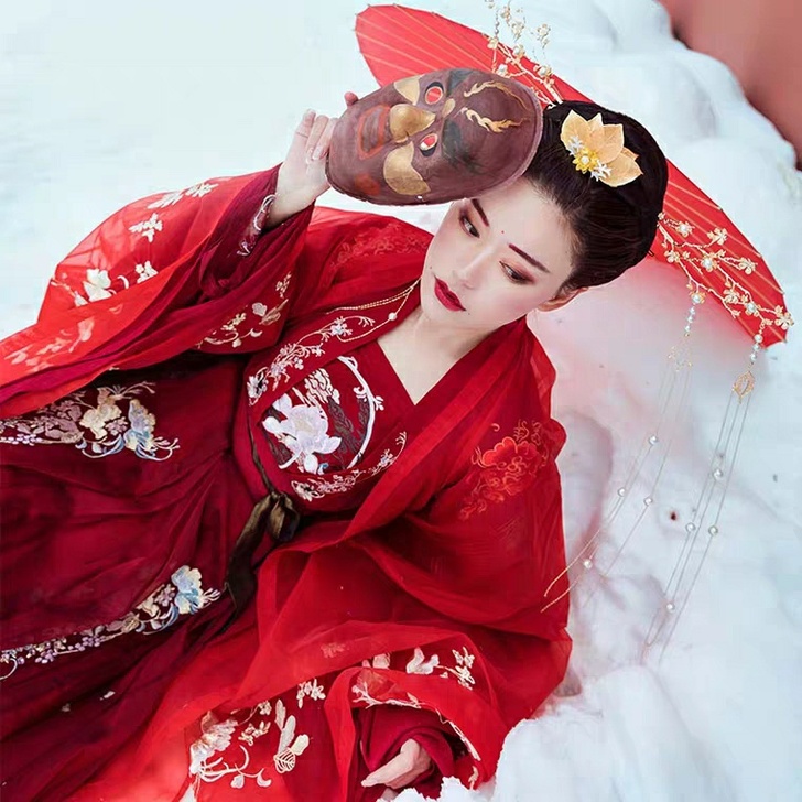 出租汉服出租宴山亭花嫁出租花嫁xl码花嫁出...