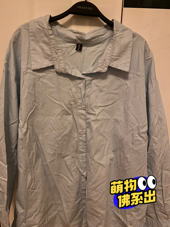 蓝色衬衣，主要外穿的，一次没穿过，压箱底皱...
