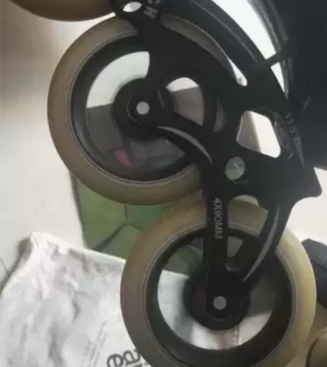 儿童专业热塑速滑鞋!!9成新,穿了2个月!...