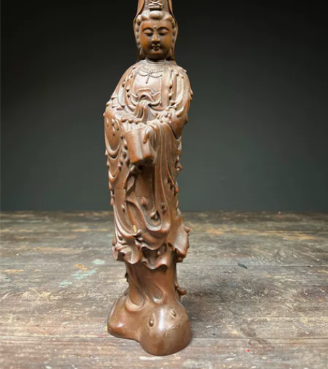 黄杨木木雕净书观音一尊, 尺寸.高22cm...