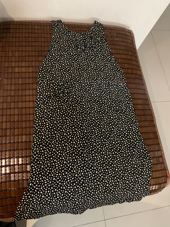 黑色波点背带裙