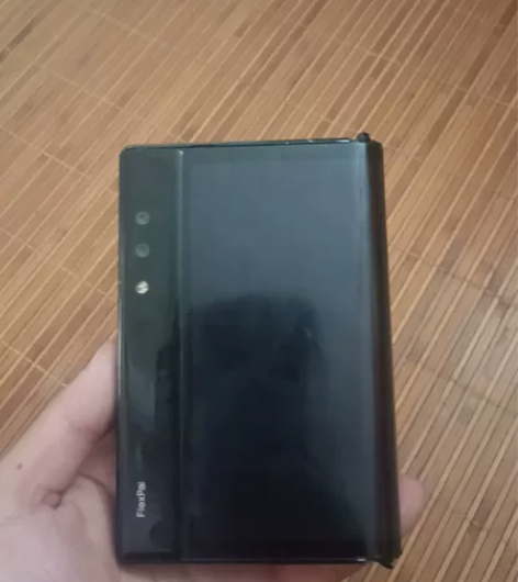 当配卖。柔宇折叠屏,2k的屏幕坏了6+12...