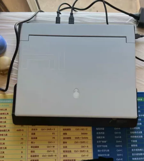外星人笔记本，收收收 要求在保修，有盒子，...