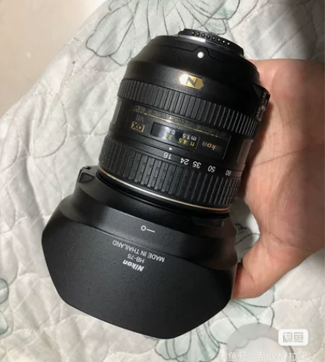尼康16-80镜头,带原装遮光罩,前后盖。...