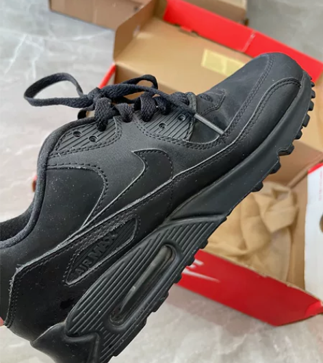 孩子所有鞋子都是正品，nike气垫运动鞋，...