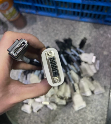 出几十个 DP转DVI接口线 牌子 Biz...